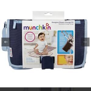 Munchkin baby diaper change